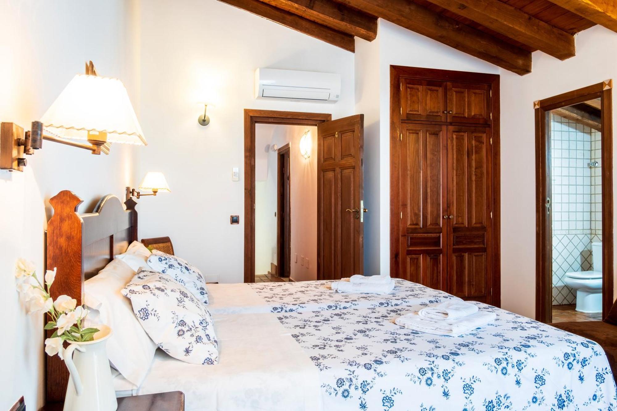 Cuesta Del Reloj Guest House Piedralaves Ngoại thất bức ảnh
